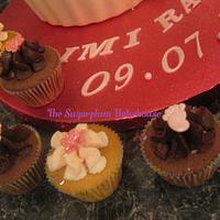 Giant Vanilla Cupcake & Mini Cupcakes