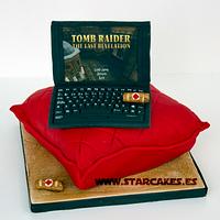 Tomb Raider laptop cake