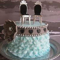 Vintage style ruffle cake