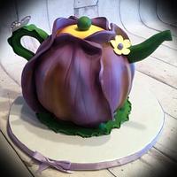 Purple tulip teapot cake