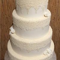Wedding cake with white pearls 