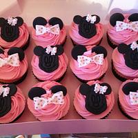 Pink Minnie Mouse and cupcakes 