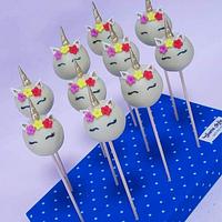 Unicorn cake & cake pops 
