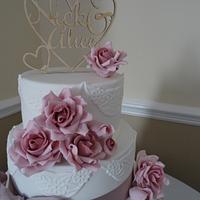 Lace & Roses wedding cake