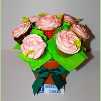 RAMO DE ROSAS CON CUPCAKES - PAMPLONA