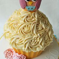 Owl and flowers giant cupcake