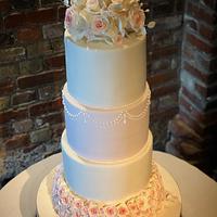 Wedding cake full of roses 