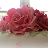 Pink Roses Cutting Cake & Cupcake Tower