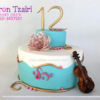 music theme birthday cake for a girl who plays the violin