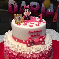 1st birthday cake with Minnie Mouse