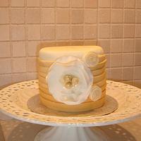 Golden ombre mini cake