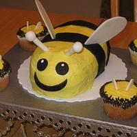 Bee Mini Cake with Matching Cupcakes