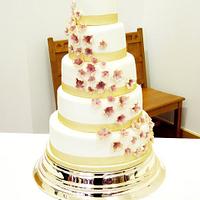Autumn Gold Wedding Cake