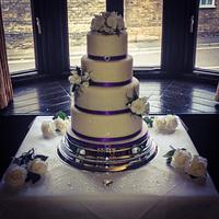 Classic wedding cake 