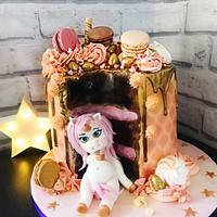Fat unicorn drip cake