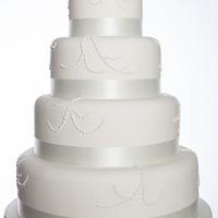 Classic contemporary wedding cake