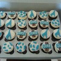 Cupcakes to welcome a baby boy..