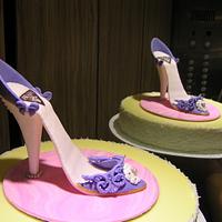 Lady's shoe (cinderella) style...