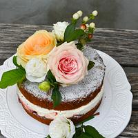 Victoria sponge with real flowers