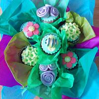 Chocolate almond spring cupcake bouquet
