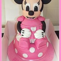 Giant Minnie mouse cake 