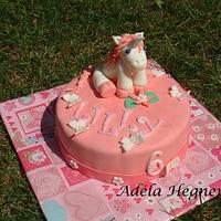 A smal Unicorn cake and 30 cake pops