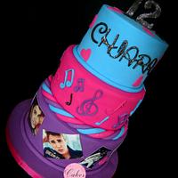 Justin Bieber cake with musical notes