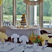Wedding cake in yellow and gray