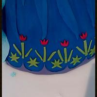 Anna and Elsa Frozen doll cake