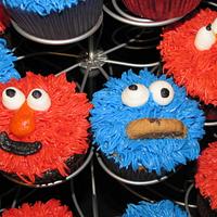 cookie monster and elmo cupcakes