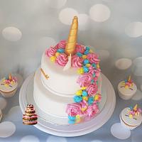 Unicorn cake and cupcakes