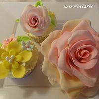 cupcakes and gumpaste rose