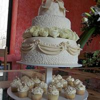 VINTAGE WEDDING CAKE...