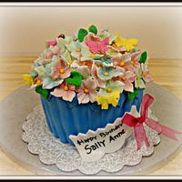 Giant Cupcakes with Hidrangea Flowers 