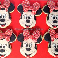 Minnie Mouse birthday cake, cookies and cake pops