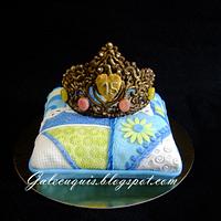 Patchwork cushion with chocolate crown