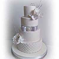 Wedding cake in white and silver