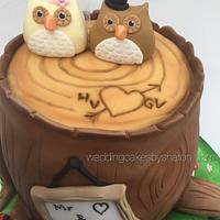 Tree stump/owl wedding cake