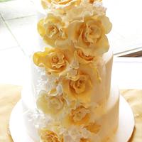 Golden Rose Wedding Cake 