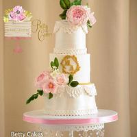 Royal elegant wedding cake 
