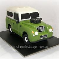 1976 Land Rover Cake