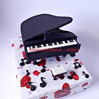 Piano cake topper 