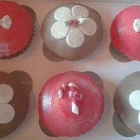 Red & white festive cupcake set