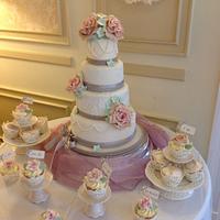 Romantic roses wedding cake 