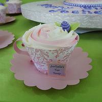 Teapot Cake with Teacup Cupcakes