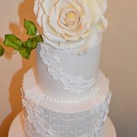 Romantic cake and Sugar Flowers by Luciene Masironi creation
