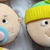 baby shower cupcakes and baby belly for yummy mummy