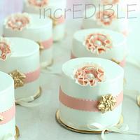 Mini Cakes: Party Favors