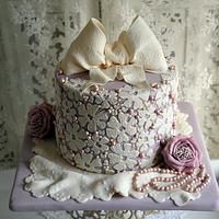 A Pearl wedding anniversary cake