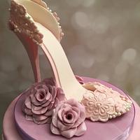 Lace effect shoe cake 